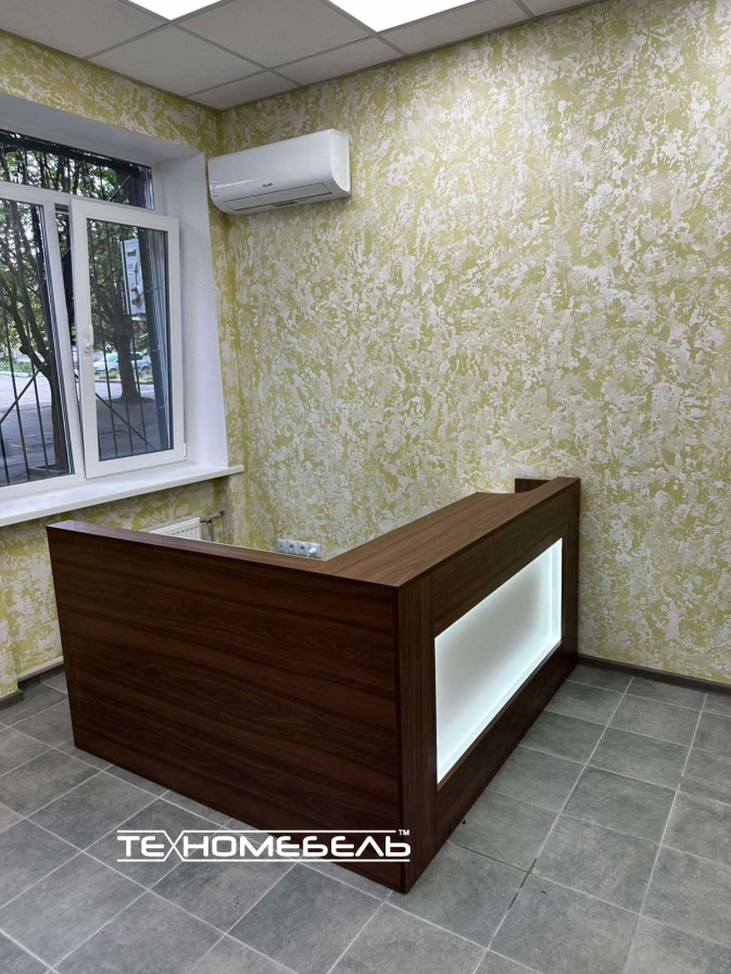 Ресепшн угловой с подсветкой вид сбоку Техномебель